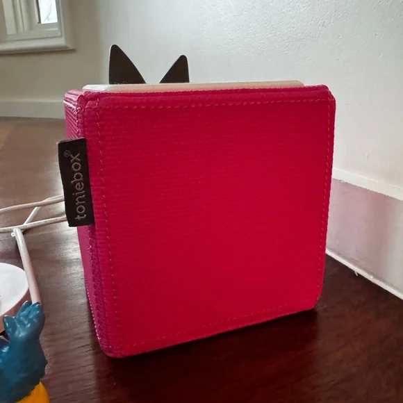 Pink Audio Box with Cartoon Figures - Picture 5 of 6